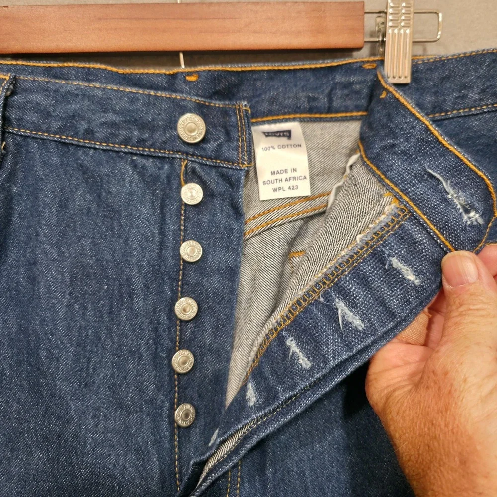 Levis 501 Buttonfly Mens Denim Blue Jeans Straight Leg Size 44x30‎ Actual 41x28